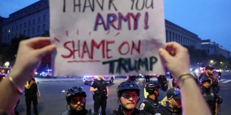 Amerika: Abaturage bakoze imyigaragambyo yo kwamagana igitugu cya Trump