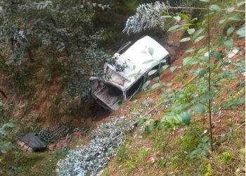 Ngororero: Imodoka yaritwaye abagenzi yakoze impanuka igwa mu mugezi abantu 18 barakomereka