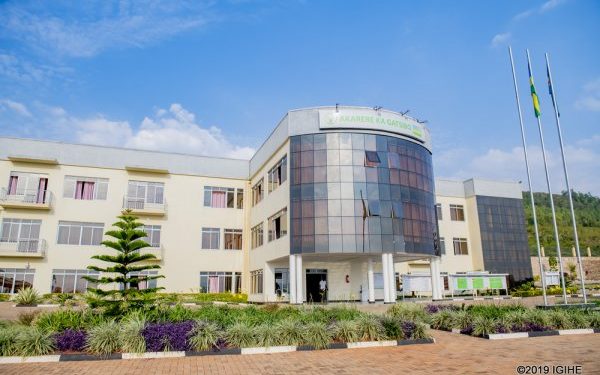 Gatsibo: Urujijo ku murambo w’umukarani wasanzwe ku muhanda