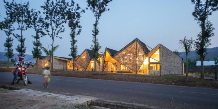 Inzu iri i Kayonza yashyizwe muri 24 nziza ku Isi kubera ubuhanga yubakanywe [Amafoto]