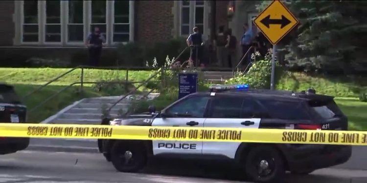 Amerika:Umusore w’imyaka 23 yinjiye mu rusengero asangamo abanyeshuri bari gusenga ahita yicamo 2