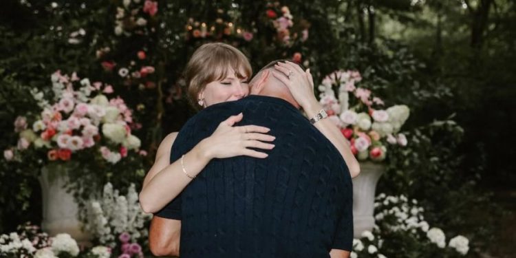 Umuhanzikazi Taylor Swift n’umukunzi we batunguye abafana babo ku cyemezo gikomeye bafashe