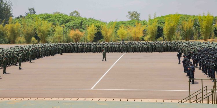 Ingabo n’Abapolisi b’u Rwanda Bahawe Impanuro mbere yo kujya mu butumwa bw’amahoro