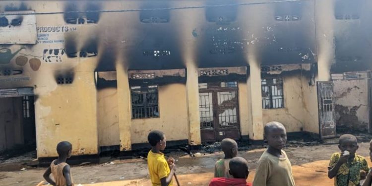 Rusizi: Umusore w’imyaka 20 yahiriye mu nyubako y’ubucuruzi