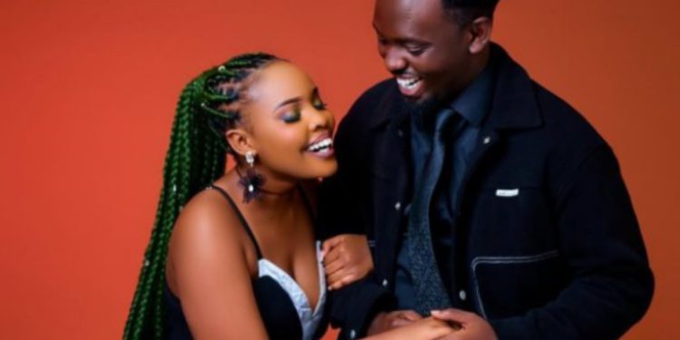 Nyaxo yateye imitoma umukunzi we bakundana anasangiza amafoto abafana be ku mbuga nkoranyambaga