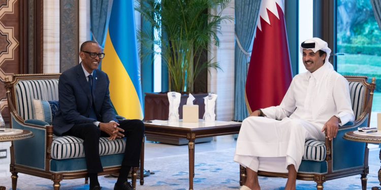 Perezida Kagame yagiranye ibiganiro na Emir wa Qatar