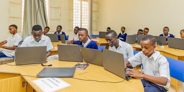 Ntibazaguma mu rugo ubusa: REB yateguye imikoro idasanzwe ku banyeshuri