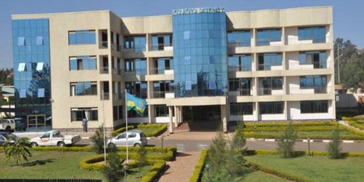 Kicukiro: Umunyerondo yaguye mu mutego w’agatsiko k’amabandi aramukubita