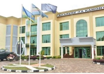 Kamonyi: Abaturage bashenguwe n’urupfu rw’umwana waguye mu cyobo