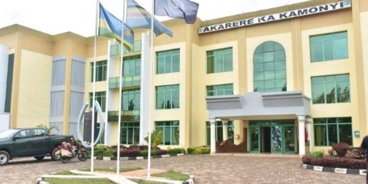 Kamonyi: Abaturage bashenguwe n’urupfu rw’umwana waguye mu cyobo