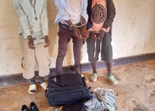 Abandi bari bateze abageni ku munsi w’ubukwe bwabo bakabasiga ari intere bafashwe bose ndetse n’ibyibwe biragaruzwa