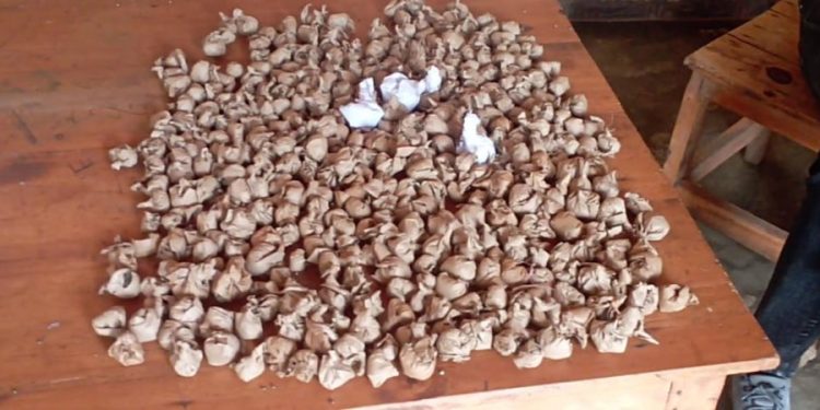 Bafashwe ntaho baragera: Polisi yafashe abantu batatu bari bafite urumogi bashaka kurwinjiza kigali