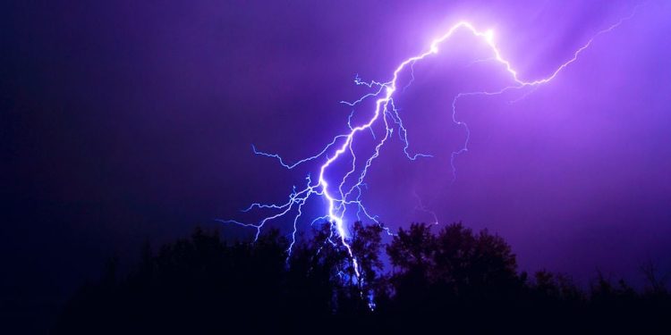 Rusizi: Umusore yagiye gusoroma icyayi inkuba iramukubita