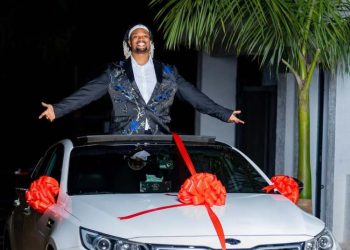 Imbuga nkoranyambaga zimuhesheje imodoka ye ya mbere nyuma y’igihe kitari gito  – Amafoto