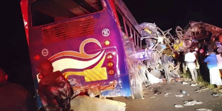 Imodoka itwara abantu mu buryo bwa rusange yakoze impanuka abarenga 46 bahasiga ubuzima