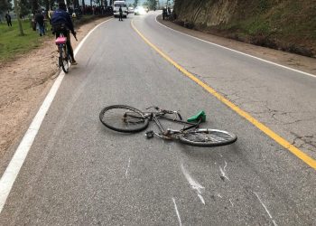 Muhanga: Umunyonzi yagonganye n’imodoka itwara abagenzi afatwa mu mapine igenda imukurura mu muhanda