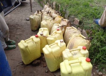 Karongi: Abagabo bane n’umugore umwe batawe muri yombi nyuma yo gusanganwa izoga zinkorano