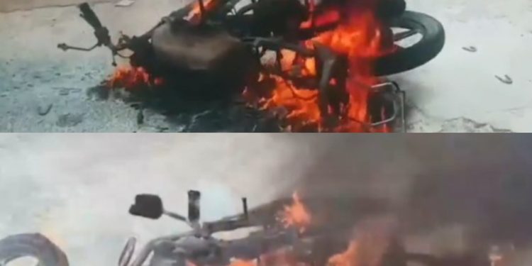 Huye: Abaturage batangajwe no kubona moto yari iparitse ishya igakongoka nta kiyitwitse