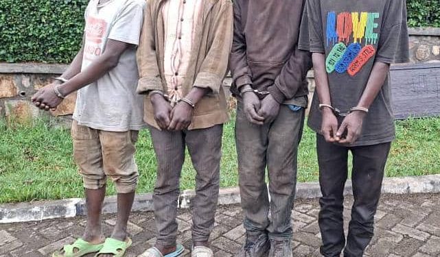 Huye: Polisi yataye muri yombi amabandi yategaga abantu akabakubita yitwaje intwaro gakondo