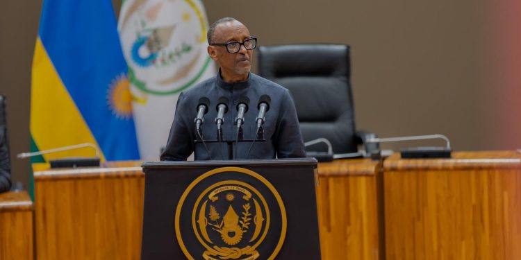 Nta muntu dukwiriye gusaba uburenganzira bwo kubaho: Perezida Kagame yihanangirije abashaka gutegeka Abanyarwanda uko babaho