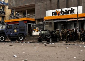 Kinshasa: Amabandi yinjiye muri bank afata bugwate abakozi bakoramo