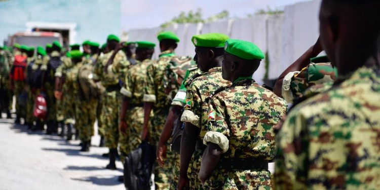 Burundi: Abasirikare bahanishijwe kugenda igihugu cyose n’amaguru bibarambiye bakuramo inkweto