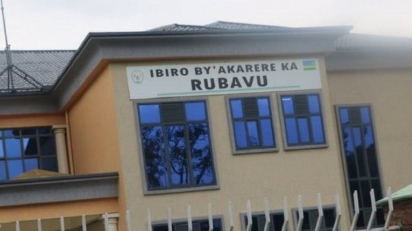 Rubavu: Umukobwa w’imyaka 18 yabyaye umwana amujugunya mu bwiherero bw’umuturanyi