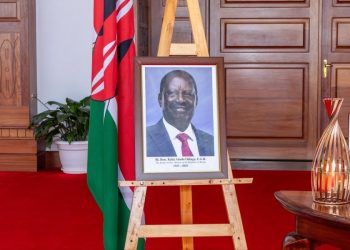 Raila Odinga yashyinguwe impande y’aho umubyeyi we ashyinguye