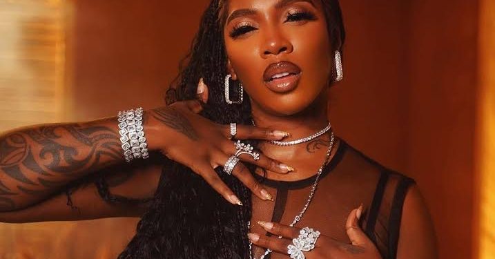 Tiwa Savage kuri ubu ufite imyaka 45 yavuze ko aho bigeze yifuza umugabo