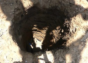 Nyamasheke:Umugore yakuyemo inda y’imvutsi ajugunya umwana mu bwiherero