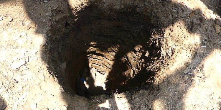 Nyamasheke:Umugore yakuyemo inda y’imvutsi ajugunya umwana mu bwiherero