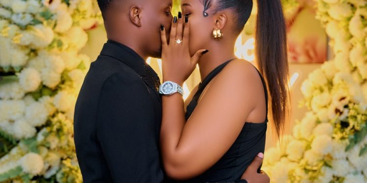 Micky yambitswe impeta n’umukunzi we bari bamaze igihe bakundana -Amafoto