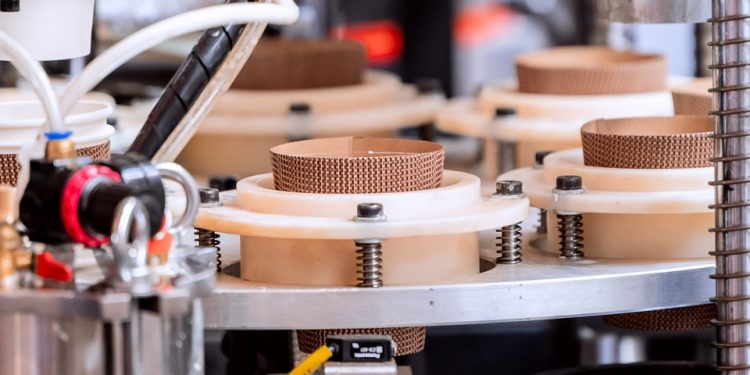 Mu Rwanda hatangijwe uruganda rukora ibikombe 100 000 ku munsi bikozwe mu mpapuro