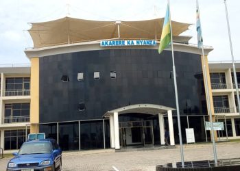 Nyanza: Umugabo yakubise umugore we amukura amenyo abonye umujinya udashize yahuka inkoko arayica