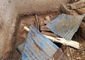 Nyanza: Umukecuru yasanzwe mu bwiherero bw’akabari yapfuye umutwe ucuramye mu mwobo