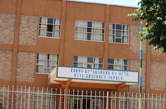 Huye: Abafurere babiri batawe muri yombi bacyekwaho kugira uruhare mu rupfu rw’umuyobozi w’ishuri