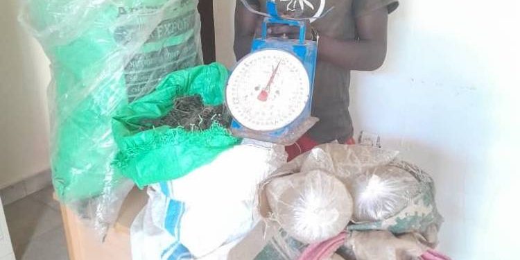 Gakenke: Umugabo yafatanywe ibiyobyabwenge bitandukanye biri munzu ye