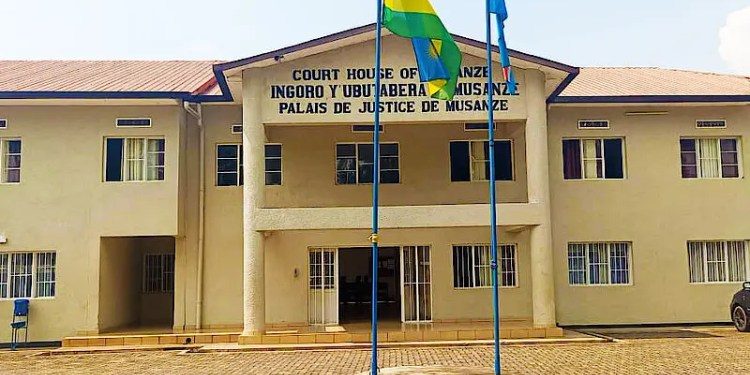 Abantu 15 bakurikiranweho kunyereza amafaranga y’ikigo cy’ubwishingizi cya gisirikare