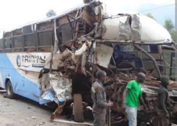 Imodoka itwara abagenzi mu buryo bwa rusange yavaga i Kampala yerekeza i Kigali yakoze impanuka ikomeye