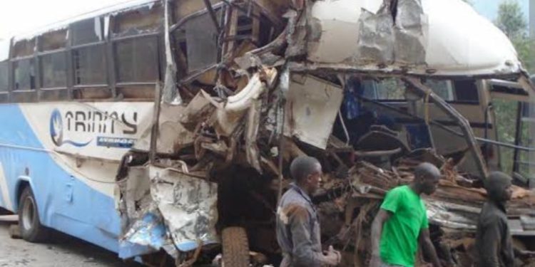 Imodoka itwara abagenzi mu buryo bwa rusange yavaga i Kampala yerekeza i Kigali yakoze impanuka ikomeye