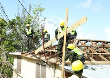 Abasirikare b’u Rwanda boherejwe muri Jamaica batangiye imirimo yo gusana ibyangiritse -Amafoto