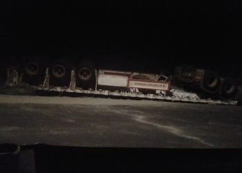 Nyamasheke: Ikamyo yari itwaye sima yakoze impanuka