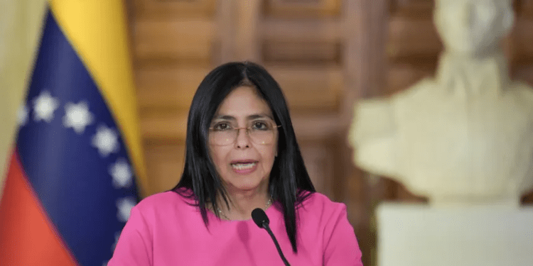 Nyuma y’ishimutwa ry’umukuru w’igihugu wa Venezuela perezida w’agateganyo yemeye ibyo Amerika isaba