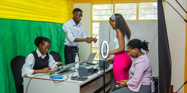 NIDA yatangiye gufotora abatuye mu mujyi wa Kigali: Dore ibisabwa buri Munyarwanda agomba kwitwaza ajya kwifotoza