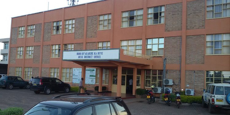 Huye: Abaturage bakurikiranyweho gutera amabuye inzego z’umutekano no gukubita gitifu agakomereka